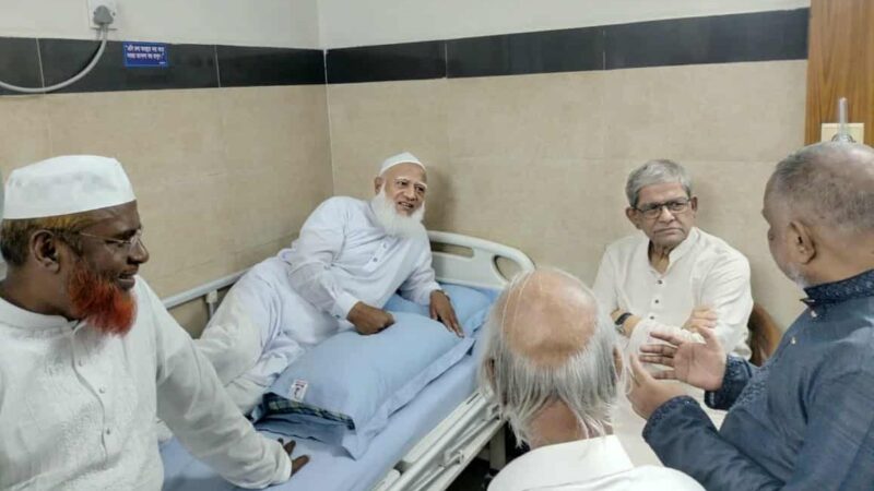 জামায়াতের আমিরকে হাসপাতালে দেখতে গেলেন মির্জা ফখরুল
