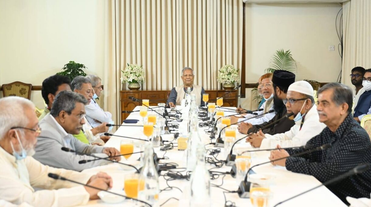 প্রধান উপদেষ্টার সঙ্গে বৈঠকে চারটি রাজনৈতিক দলের নেতারা