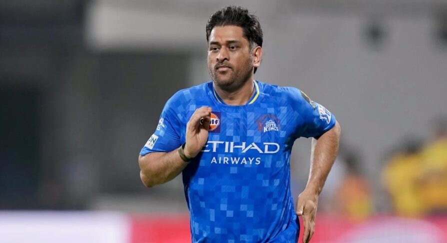 এখন আর কেউ পরিশ্রম করতে চায় না, তরুণ প্রজন্মকে নিয়ে উদ্বিগ্ন ধোনি