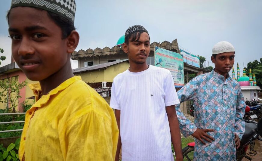 ঘরবাড়ি গুঁড়িয়ে দিয়ে মুসলিমদের উচ্ছেদ ও বাংলাদেশে বিতাড়ন করছে ভারত