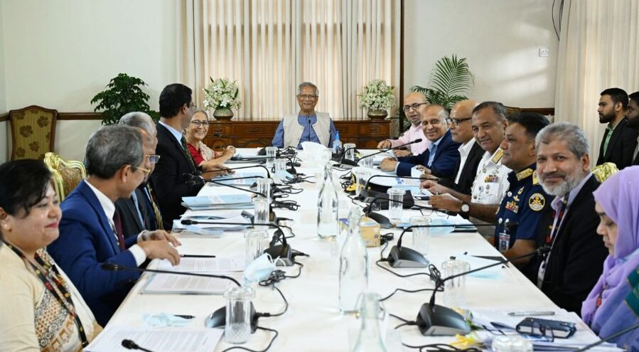 গভীর সমুদ্রে মাছ ধরা ও পশুপালন খাত আধুনিকায়নের আহ্বান প্রধান উপদেষ্টার