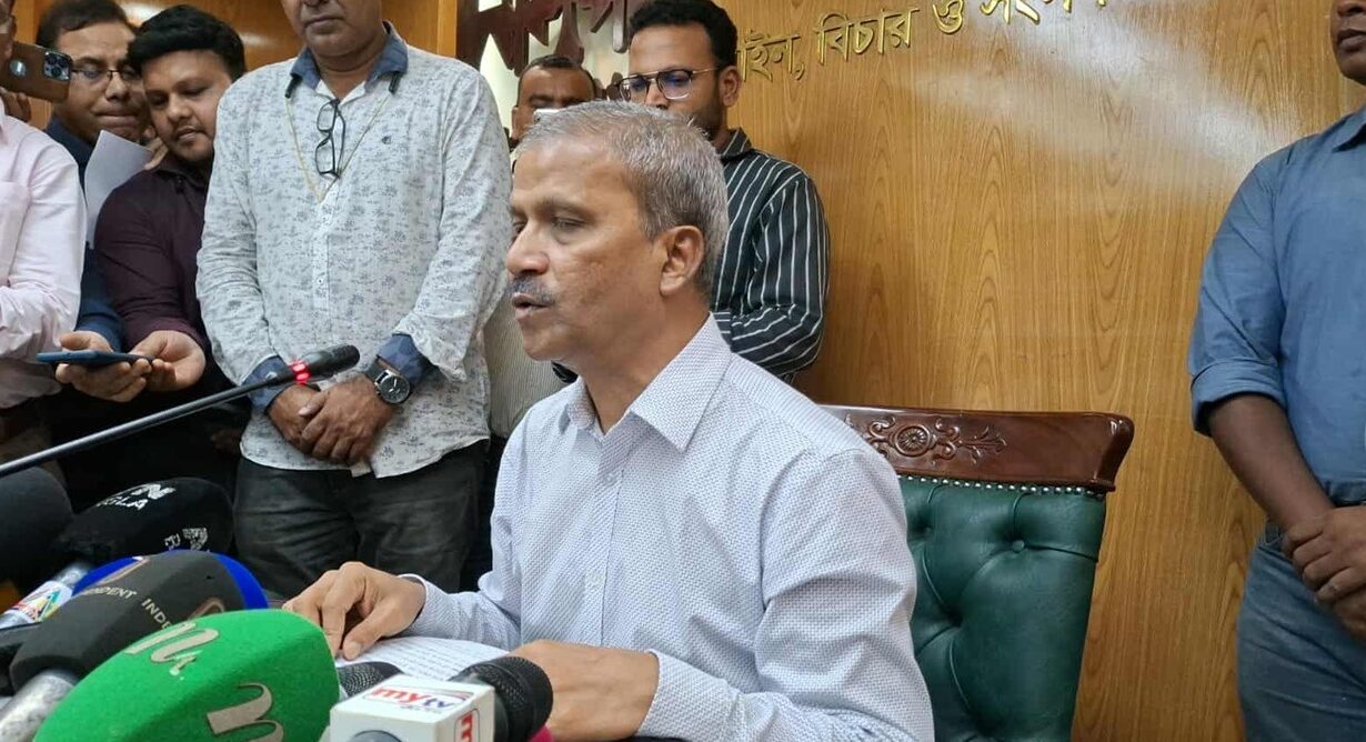 নির্বাচনের ঘোষণা কিছুদিনের মধ্যেই শুনবেন : আইন উপদেষ্টা
