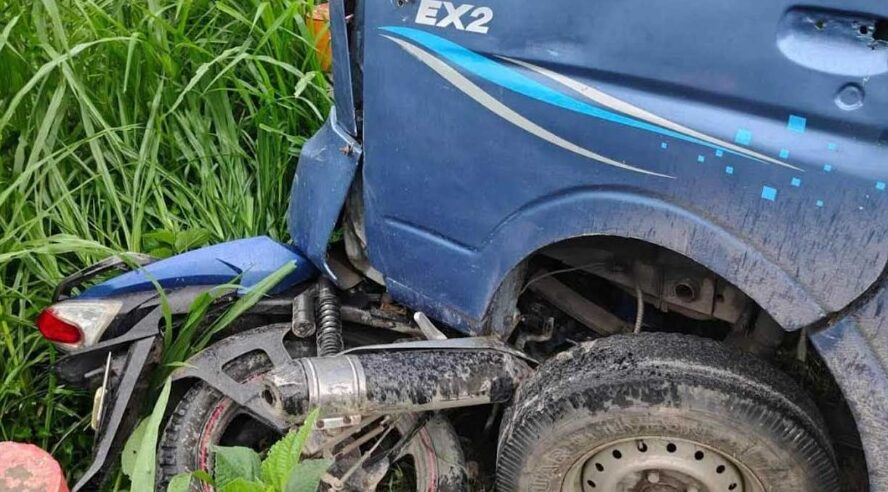 টাঙ্গাইলে পিকআপ-মোটরসাইকেল সংঘর্ষে নিহত ৩