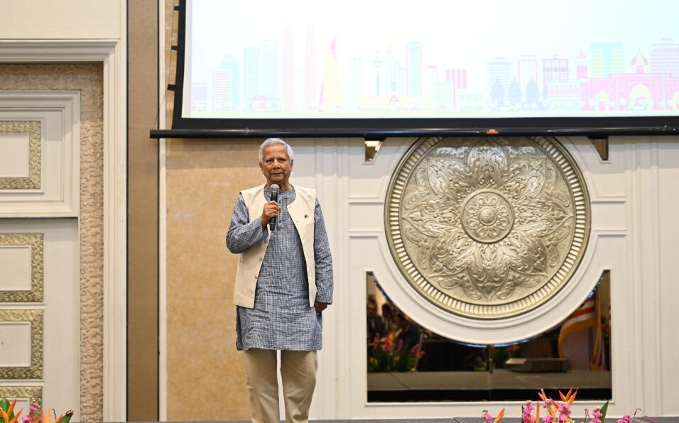 মালয়েশিয়ার ব্যবসায়ীদের বাংলাদেশে বিনিয়োগের আহ্বান প্রধান উপদেষ্টার
