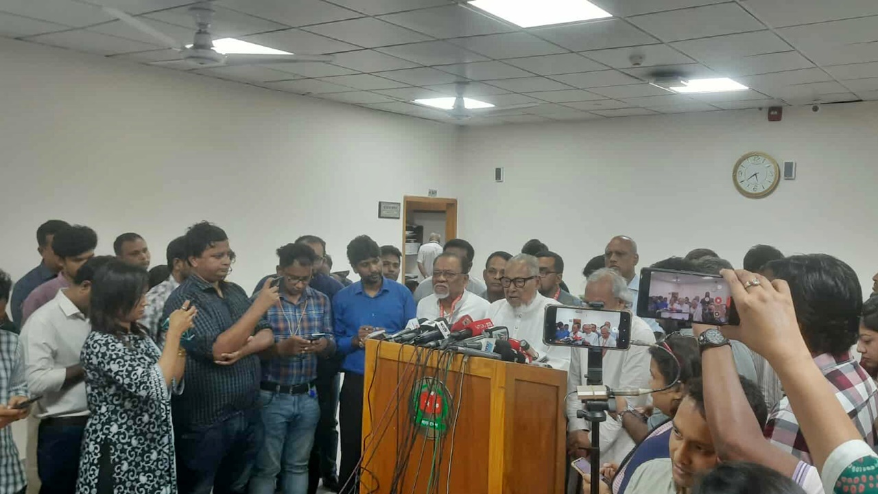 রাজনীতিসিইসির সঙ্গে বৈঠক শেষে বিএনপিনির্বাচনী প্রস্তুতি যথাযথভাবে নিচ্ছে ইসি, তবে আইনশৃঙ্খলা কিছুটা দুর্বল
