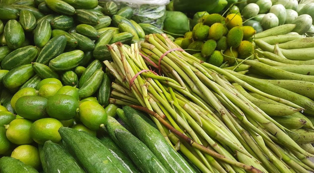 ৮০ টাকার নিচে নামছেই না সবজি