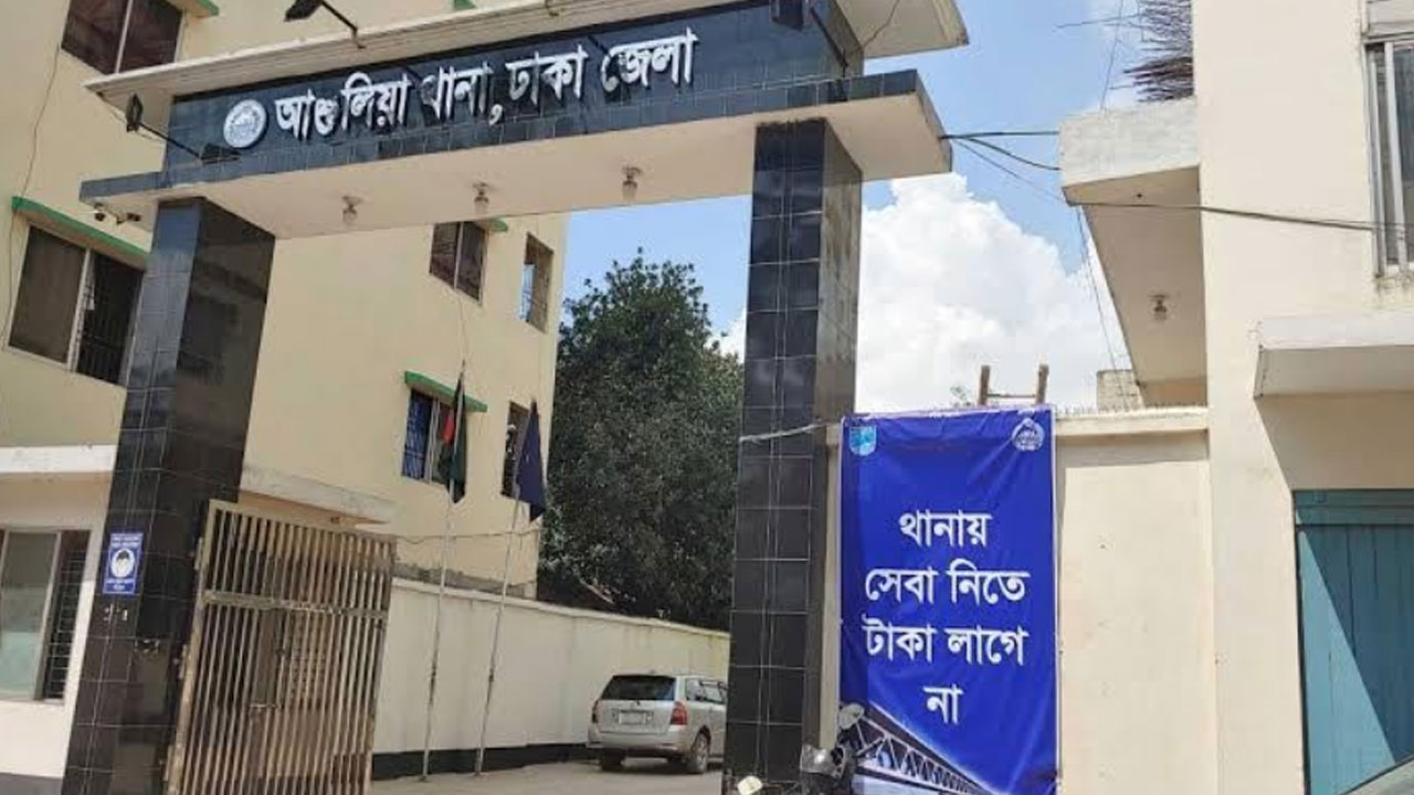 ঢাকা-আরিচা মহাসড়কে চলন্ত গাড়ি থামিয়ে চালককে কুপিয়ে হত্যা