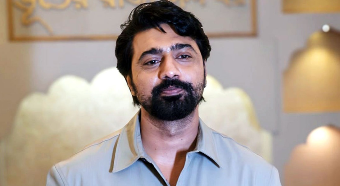 শুভশ্রীর সঙ্গে পর্দায় নিজেকে দেখে দেবের চোখে পানি, ভিডিও ভাইরাল