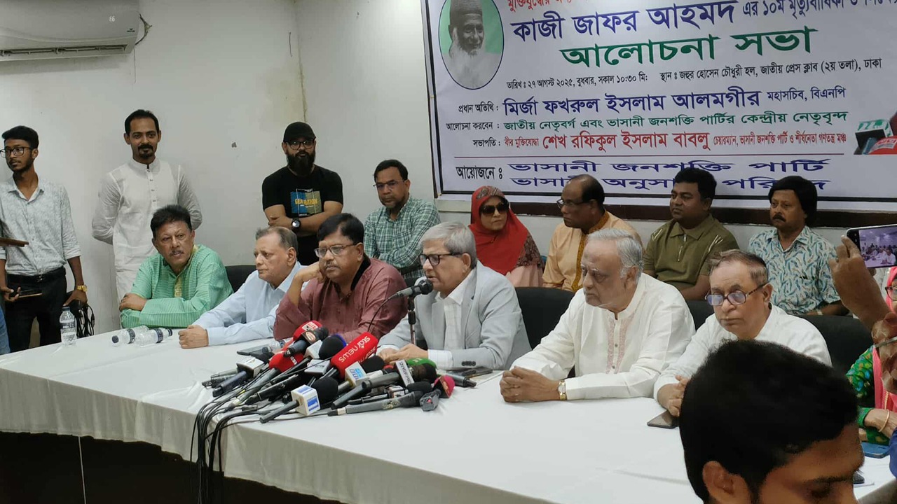 গণতান্ত্রিক শক্তিকে ক্ষমতায় আসতে বাধা দিচ্ছে সরকারের ভেতরের মহল : ফখরুল
