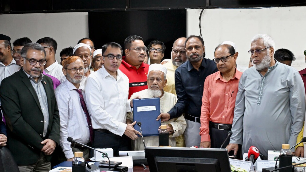খিলক্ষেতে ২ মসজিদ ও ১ মন্দিরের জন্য জায়গা দিল রেলওয়ে
