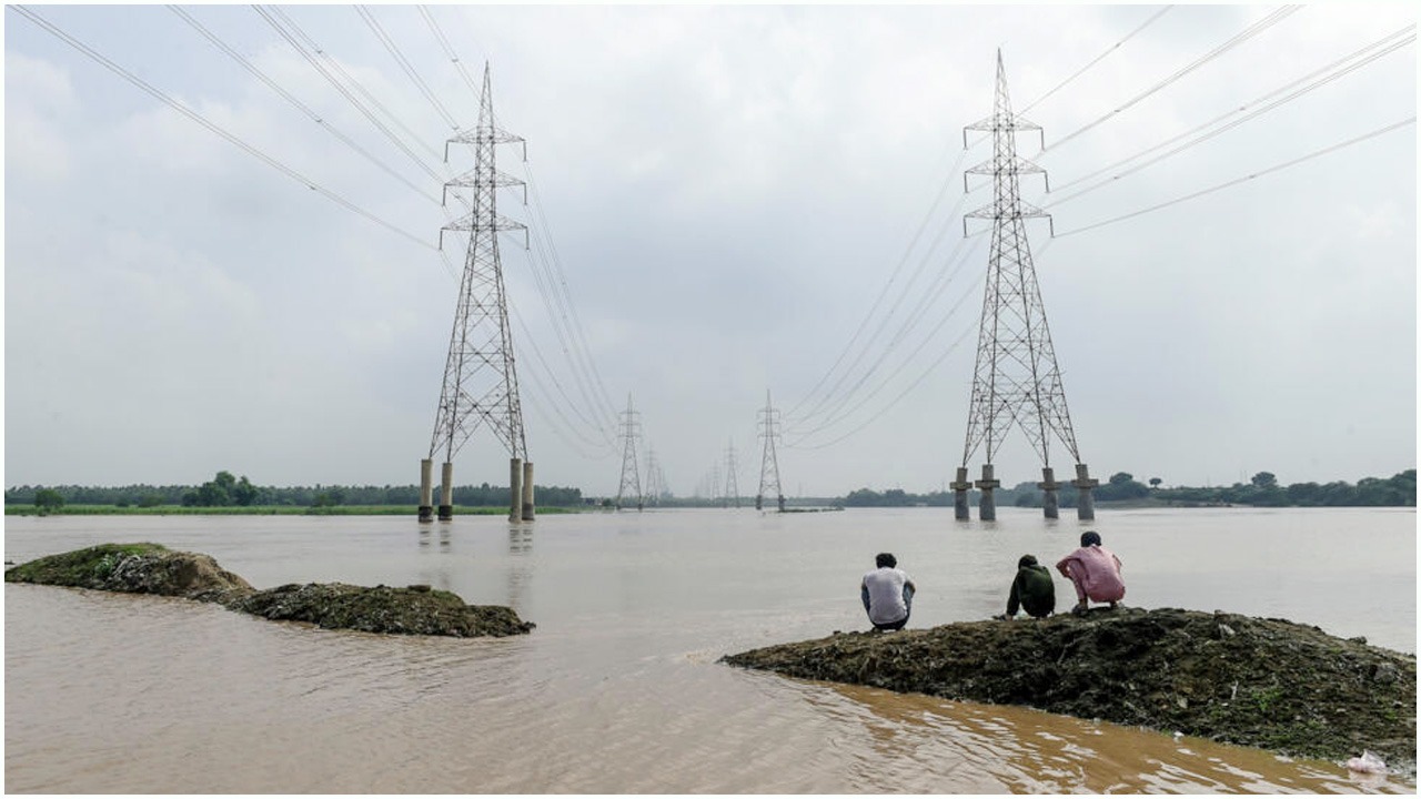 বিস্ফোরণ ঘটিয়ে বাঁধ উড়িয়ে দিল পাকিস্তান