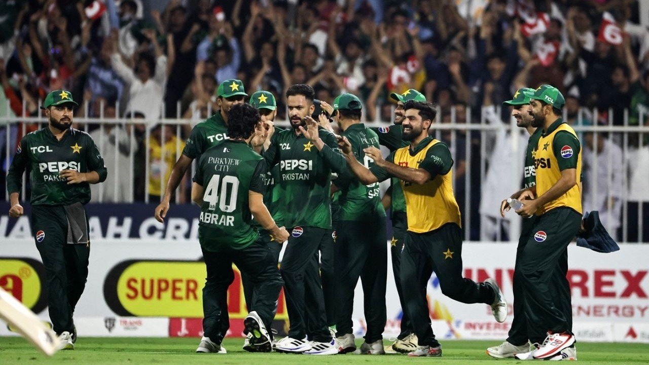 নেওয়াজের হ্যাটট্রিকসহ ফাইফারে ফাইনাল জিতল পাকিস্তান