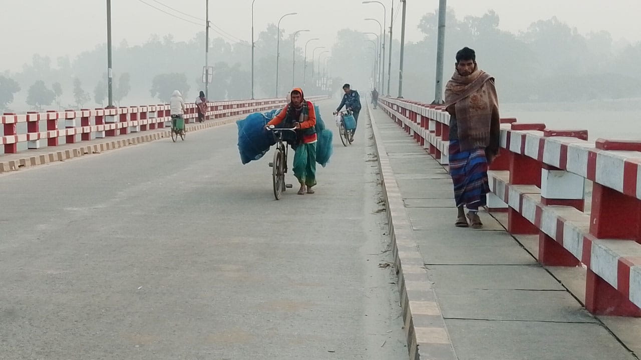 কুড়িগ্রামে সর্বনিম্ন তাপমাত্রা ১২.৩ ডিগ্রি, শীতে কাঁপছে মানুষ