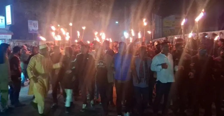 সালাউদ্দিন টুকুর মনোনয়ন পরিবর্তনের দাবিতে মশাল মিছিল