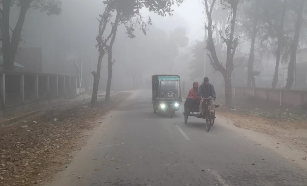 তেঁতুলিয়ায় কনকনে শীতে স্থবির জনজীবন, তাপমাত্রা নামল ১১ ডিগ্রিতে