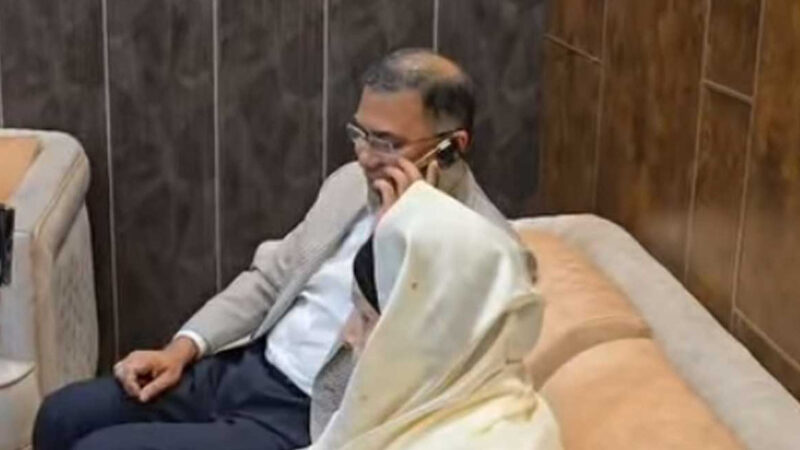 ঢাকায় নেমেই প্রধান উপদেষ্টার সঙ্গে ফোনে কথা বললেন তারেক রহমান