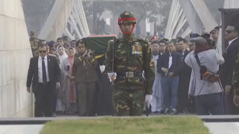 স্বামীর পাশে শায়িত হলেন বেগম জিয়া