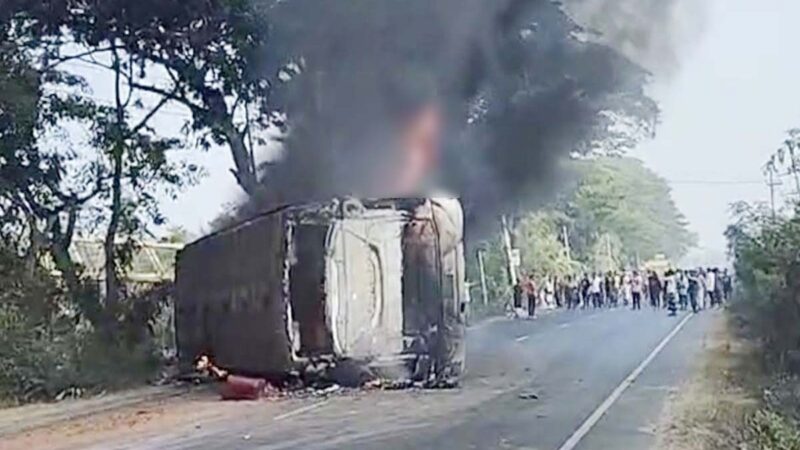 ঢাকা-চট্টগ্রাম মহাসড়কে নিয়ন্ত্রণ হারিয়ে চলন্ত বাসে আগুন, নিহত ৪