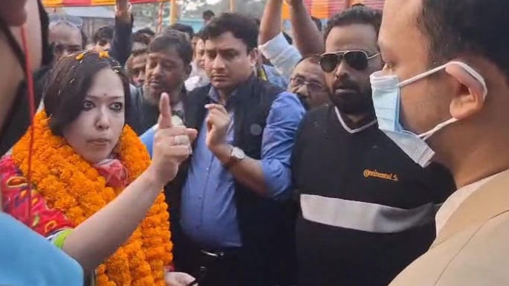 আঙুল উঁচিয়ে ম্যাজিস্ট্রেটকে সতর্ক ‘আমি রুমিন ফারহানা কোনো দল লাগে না’