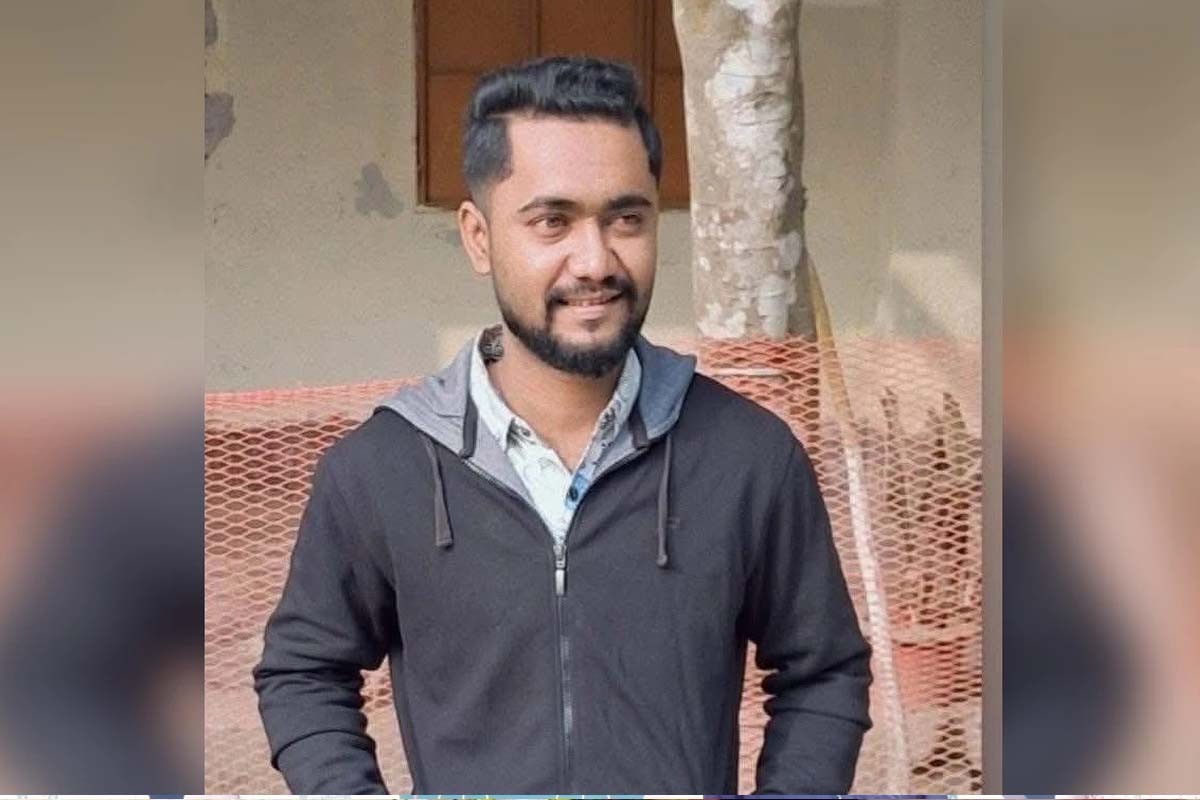 ফেসবুক লাইভে এসে ছাত্রদল কর্মীর বিষপান!