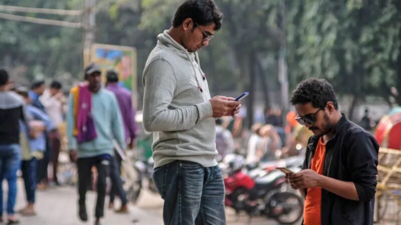 বাংলাদেশের নির্বাচনী লড়াইয়ে প্রভাব ফেলবে ফেসবুক, ইউটিউব ও টিকটক