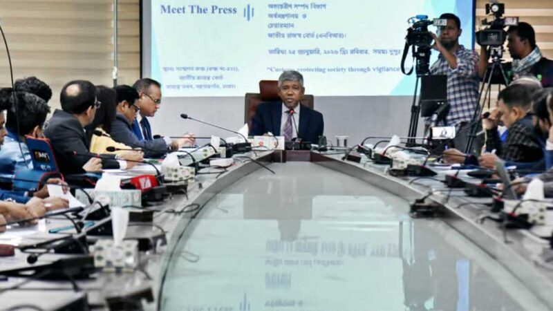 পণ্যের দাম বৃদ্ধির প্রধান কারণ ডলারের মূল্যবৃদ্ধি, কর নয়