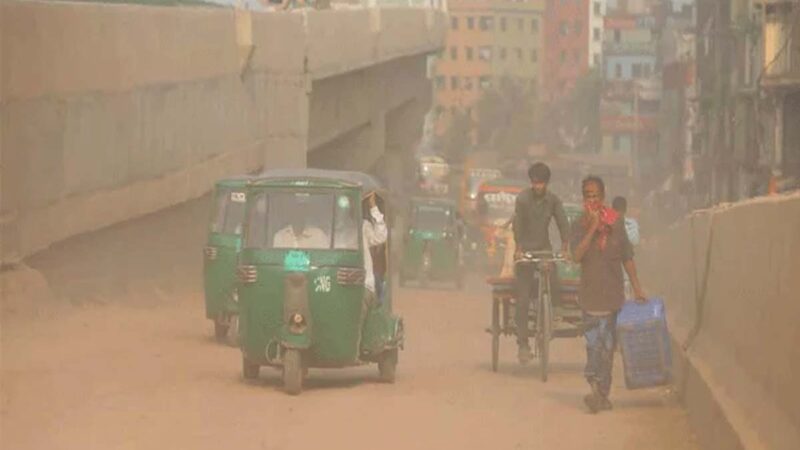 বায়ুদূষণে বিশ্বে শীর্ষে ঢাকা