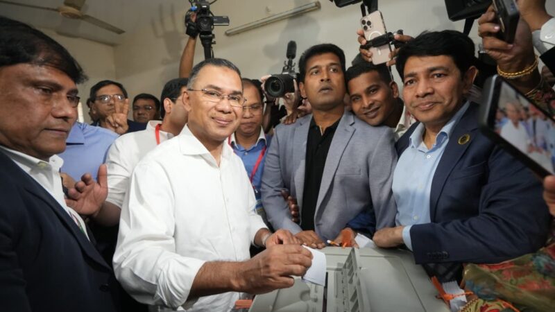 গুলশান মডেল হাইস্কুল এন্ড কলেজ কেন্দ্রে ভোট দিলেন তারেক রহমান