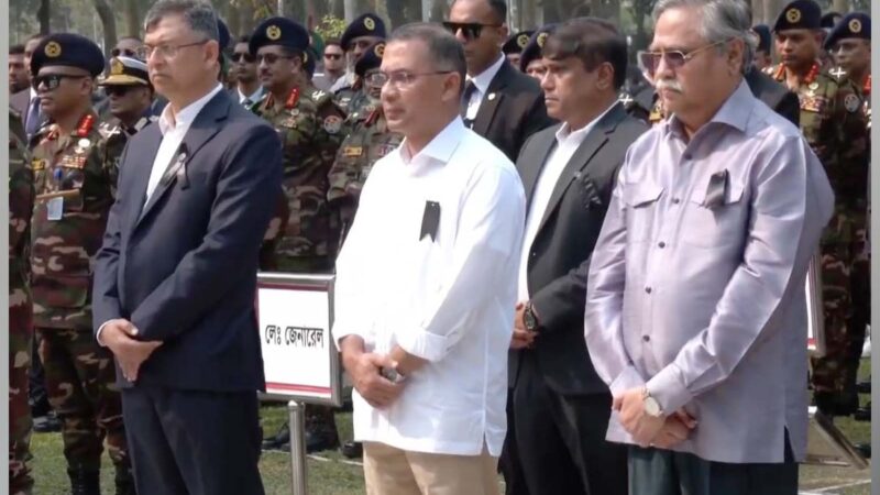 পিলখানা হত্যাকাণ্ডে শহীদদের প্রতি রাষ্ট্রপতি ও প্রধানমন্ত্রীর শ্রদ্ধা