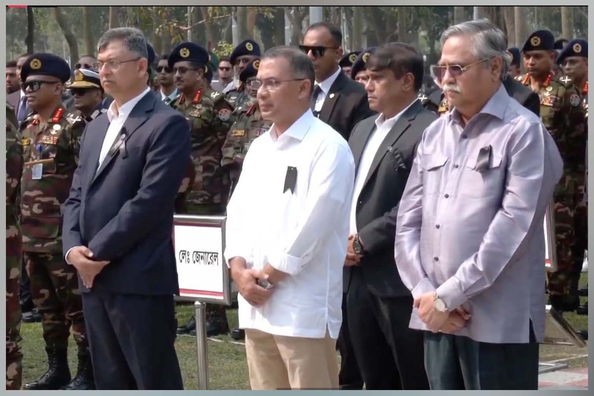 পিলখানা হত্যাকাণ্ডে শহীদদের প্রতি রাষ্ট্রপতি ও প্রধানমন্ত্রীর শ্রদ্ধা