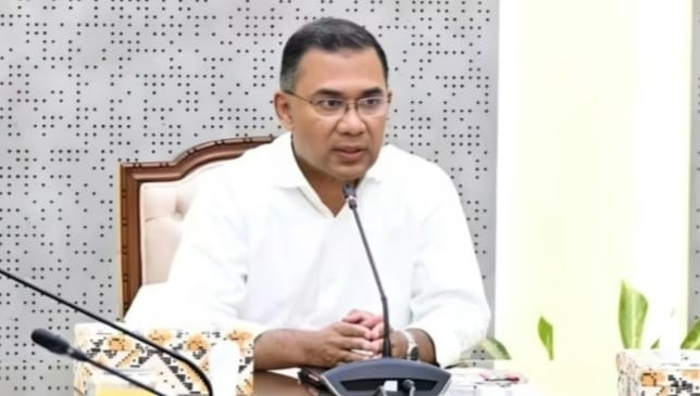 ছুটির দিনেও অফিস করলেন প্রধানমন্ত্রী