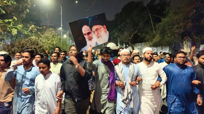 ঢাবিতে খামেনির গায়েবানা জানাজা ও বিক্ষোভ অনুষ্ঠিত