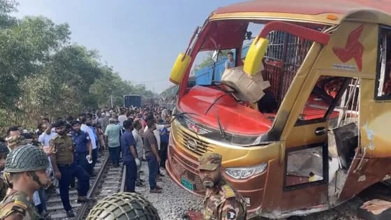 তিন জেলায় সড়কে প্রাণ গেল ১৯ জনের