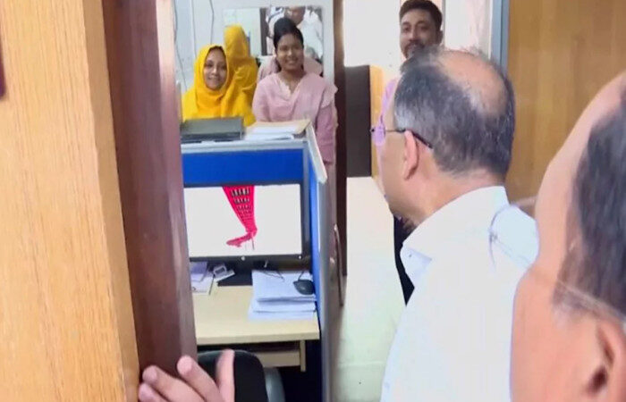 সচিবালয়ে আকস্মিক পরিদর্শনে উপস্থিতি তদারকি প্রধানমন্ত্রীর