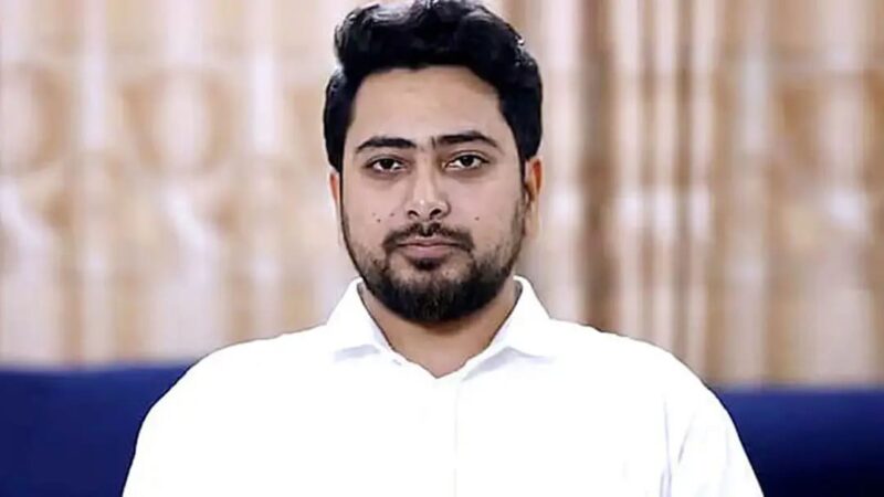 ওমরাহ করতে সৌদি আরবে নাহিদ ইসলাম