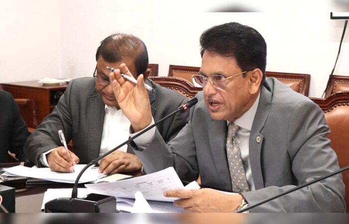স্কুলপর্যায়ে অনলাইন ও সশরীরে ক্লাসের সমন্বয়ের ভাবনা সরকারের