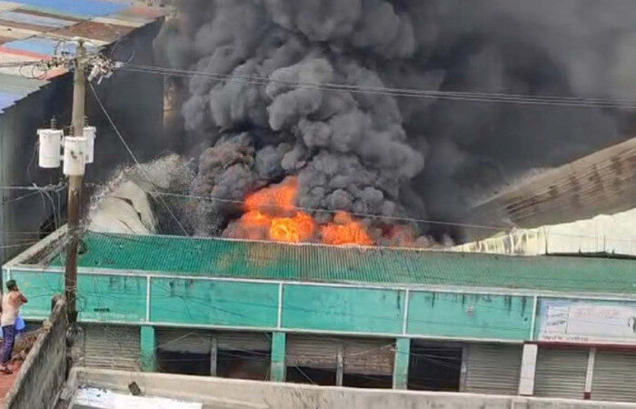 রাজধানীতে গ্যাস লাইটার কারখানায় অগ্নিকাণ্ডে নিহত ৫