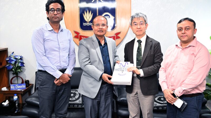 ঢাবি উপাচার্যের সঙ্গে জাপানের অধ্যাপকের সৌজন্য সাক্ষাৎ