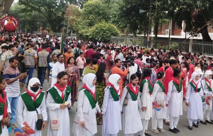 বৈশাখ বরণে ঢাকা বিশ্ববিদ্যালয় প্রাঙ্গণে মানুষের ঢল