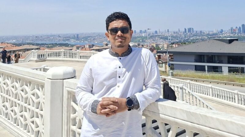 নারীকে সাদিক কায়েমের জড়িয়ে ধরার ছবিটি এআই দিয়ে তৈরি