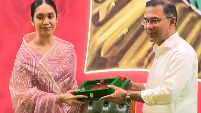 খালেদা জিয়ার পক্ষে স্বাধীনতা পুরস্কার নিলেন নাতনি জাইমা রহমান