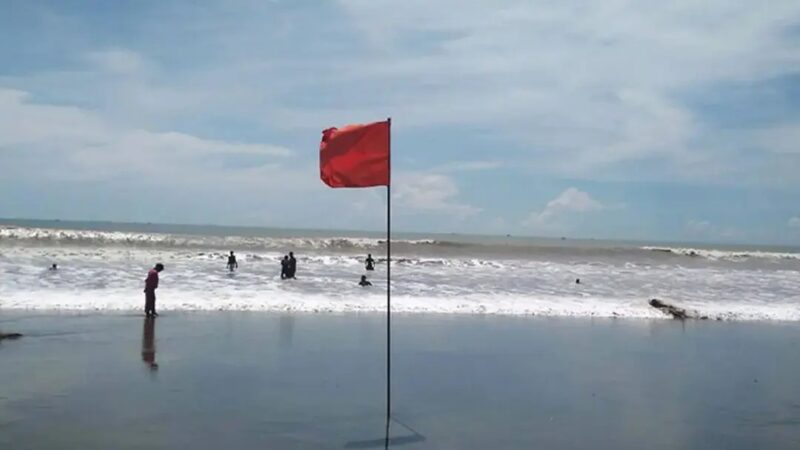 দমকা হাওয়া-বজ্রবৃষ্টির আশঙ্কা, ৩ নদীবন্দরে সতর্ক সংকেত