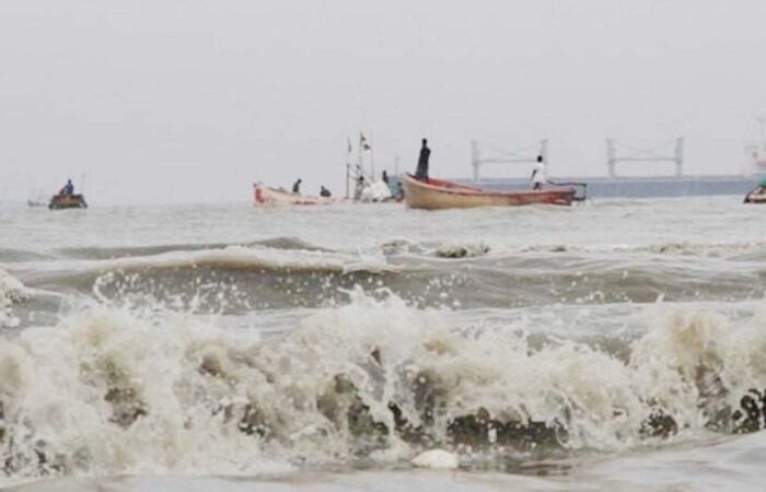 উত্তাল সমুদ্র, ৪ বন্দরে ৩ নম্বর সতর্ক সংকেত