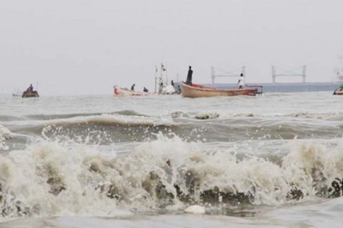 উত্তাল সমুদ্র, ৪ বন্দরে ৩ নম্বর সতর্ক সংকেত