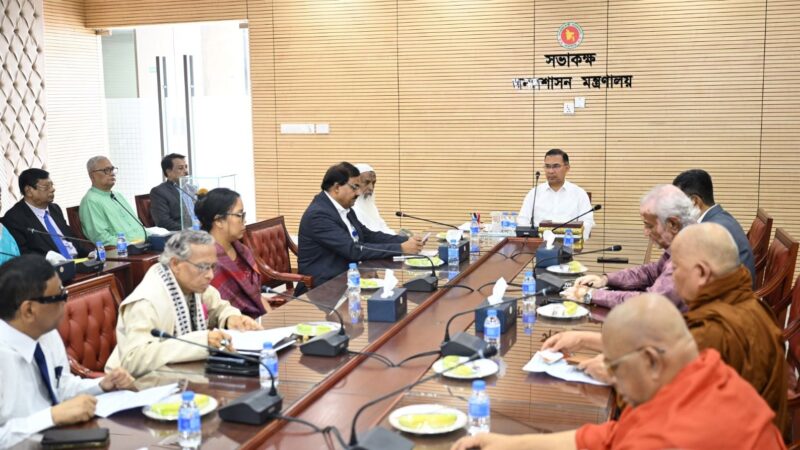 প্রধানমন্ত্রীর সঙ্গে বৌদ্ধ সম্প্রদায়ের নেতাদের শুভেচ্ছা বিনিময়