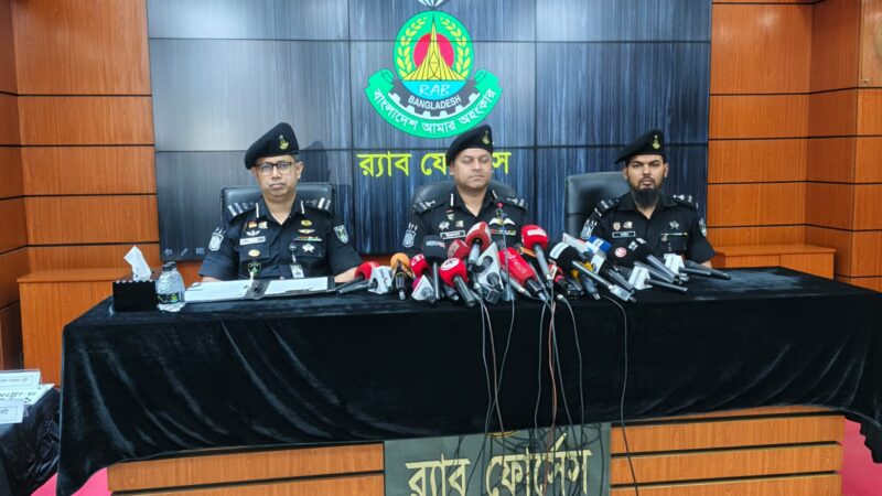ডেমরায় র‍্যাব পরিচয়ে ডাকাতির প্রস্তুতি: অস্ত্রসহ গ্রেফতার ২