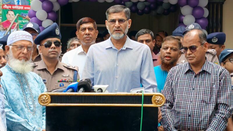 “মাথা তোলার আগেই দমন”—সন্ত্রাসীদের উদ্দেশ্য করে ডিএমপি কমিশনারের কড়া বার্তা
