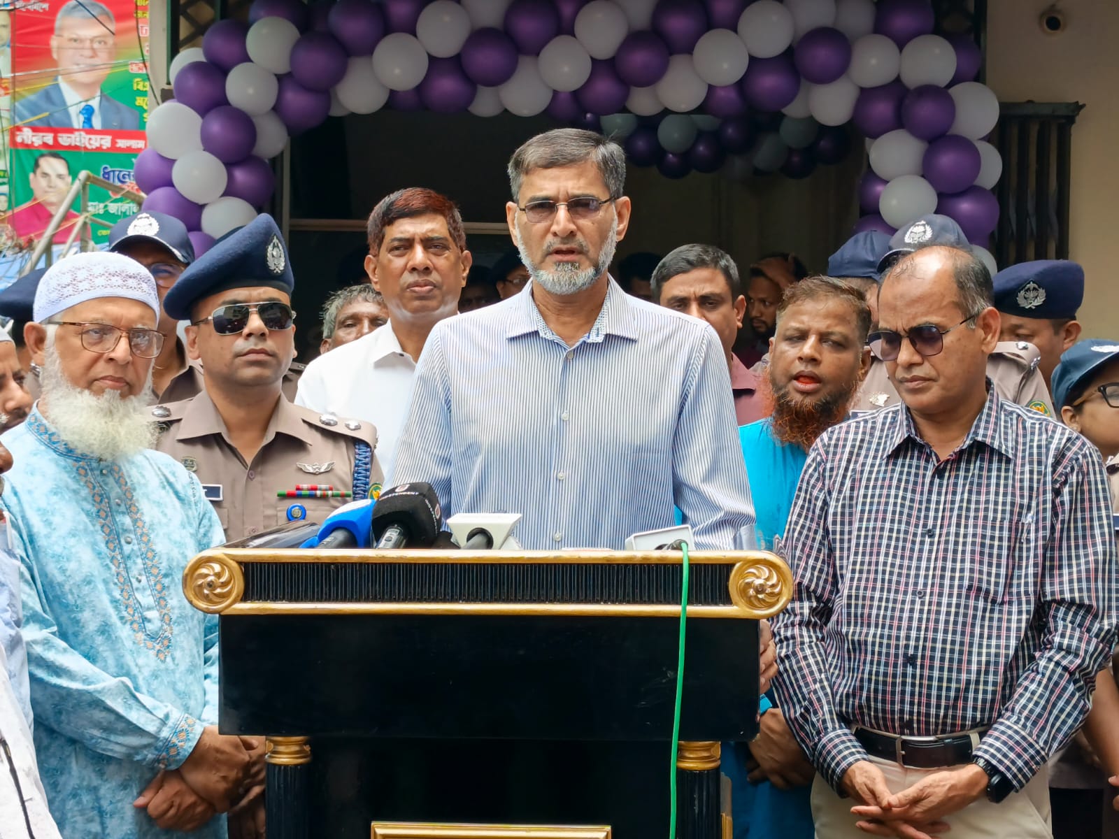 “মাথা তোলার আগেই দমন”—সন্ত্রাসীদের উদ্দেশ্য করে ডিএমপি কমিশনারের কড়া বার্তা