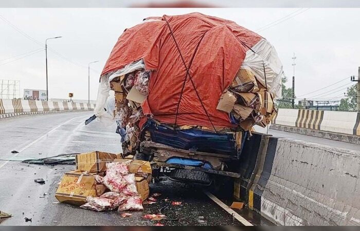 টাঙ্গাইলে সড়কে ঝরল ২ প্রাণ
