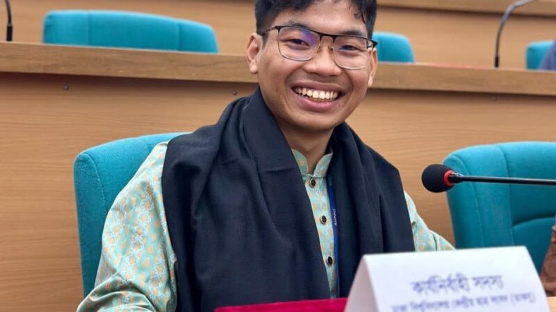 ইউজিসির বাজেটে স্বাক্ষর না করার অভিযোগ : আমি কি তোমার কথায় অফিস চালাব সর্বমিত্রকে ট্রেজারার